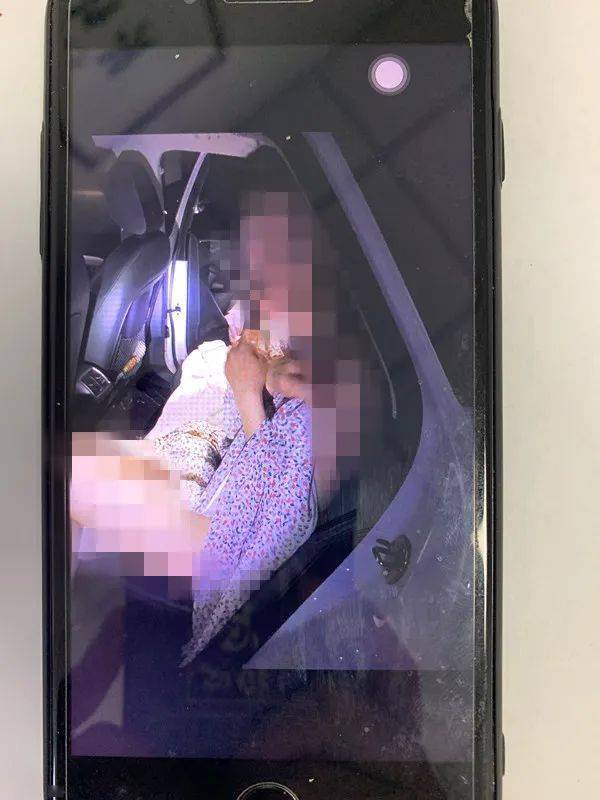1个月得手7次，两保安停车场内专拍“车震”男女，然后索要封口费