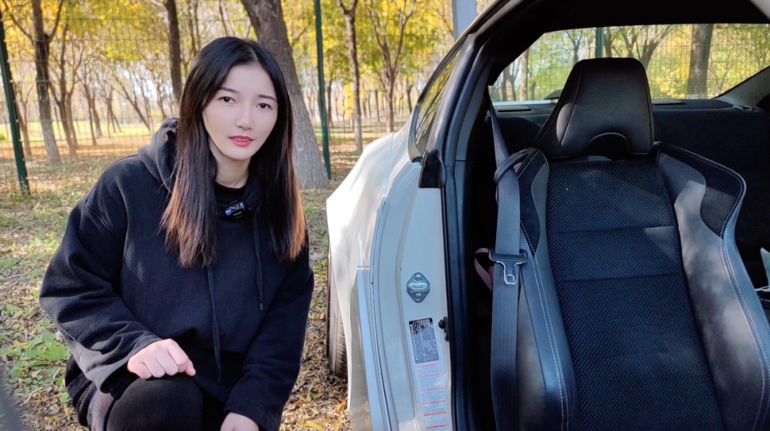 女：什么破车？男：丰田86 yyds！体验它为什么是男生的快乐源泉？