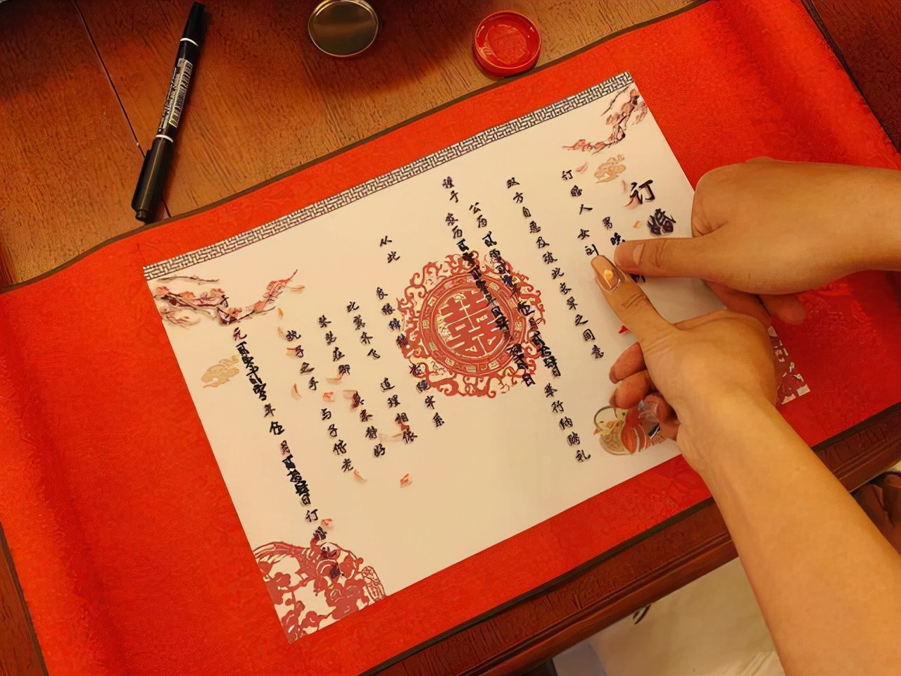 订婚四样礼都是什么（订婚四彩礼都有什么讲究）