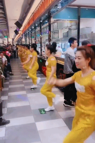 在网红饭店看土味表演，是我经历过最尴尬的事