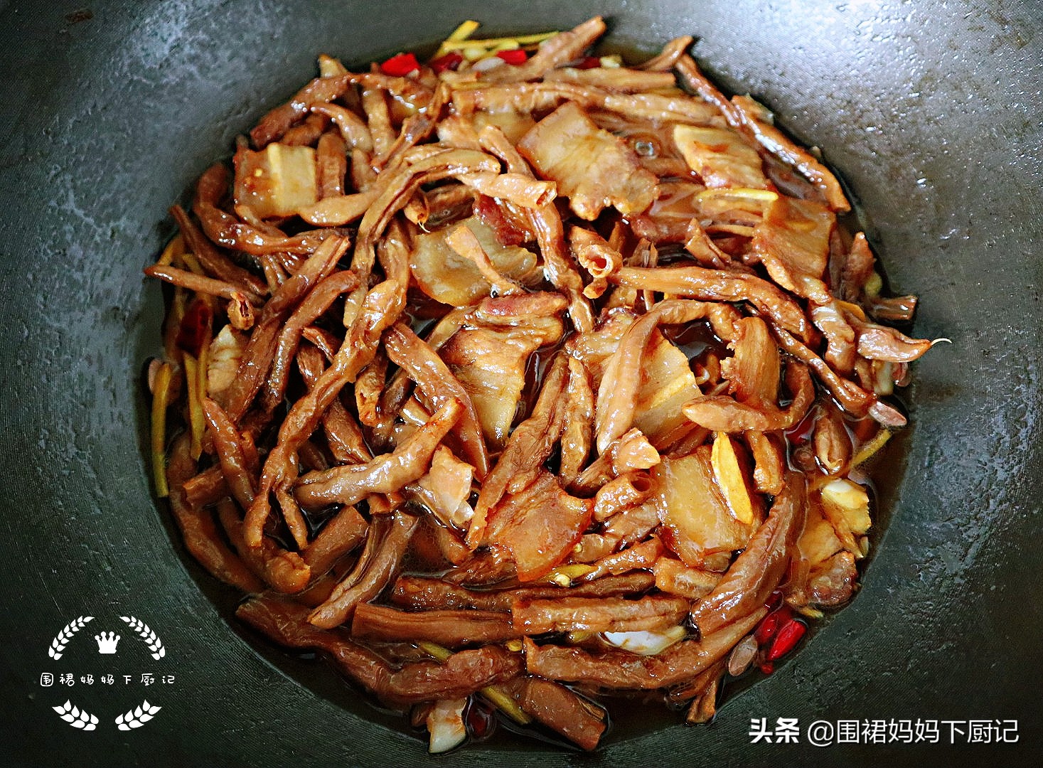 天热没胃口，试试这道菜，豆角软香弹牙，肉片肥而不腻，好吃下饭