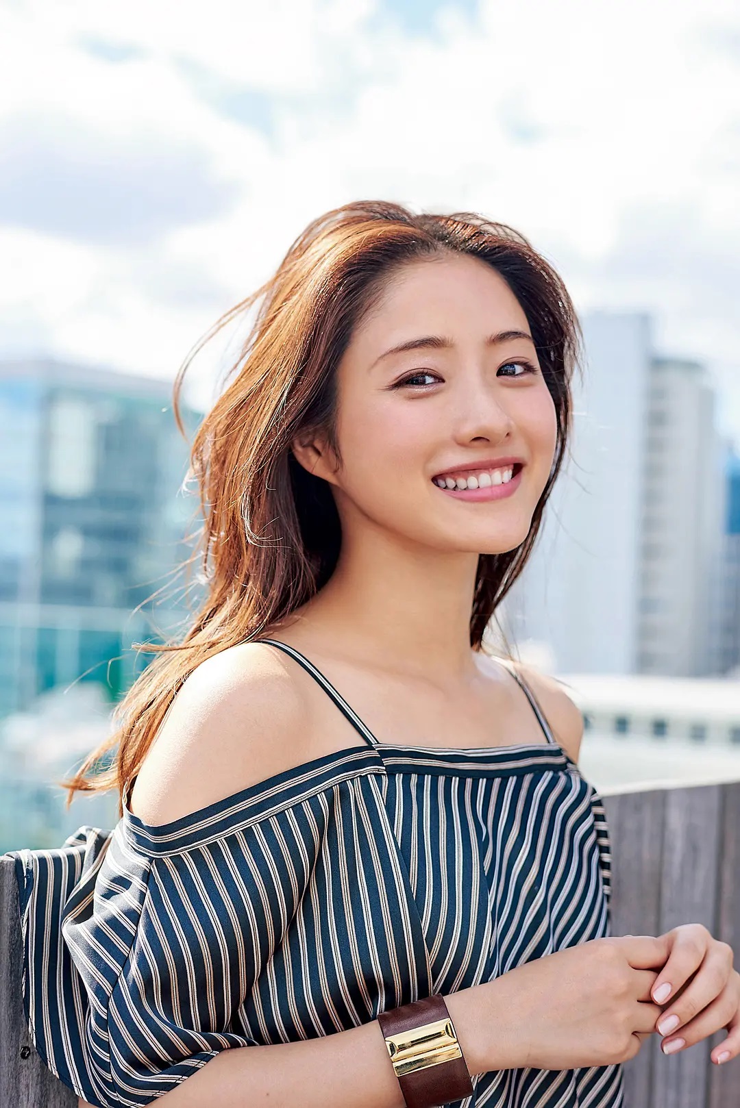 15岁获“完美少女”24岁低谷25岁癌症，石原里美逆袭国民女神