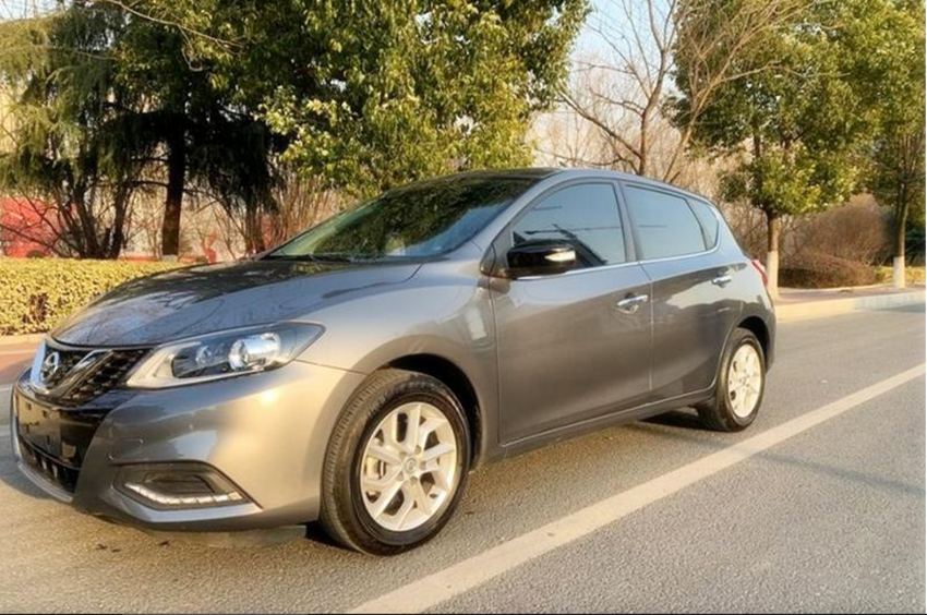 省油经济合资两厢车！落地不足10万，油耗5.3L，关键还舒适