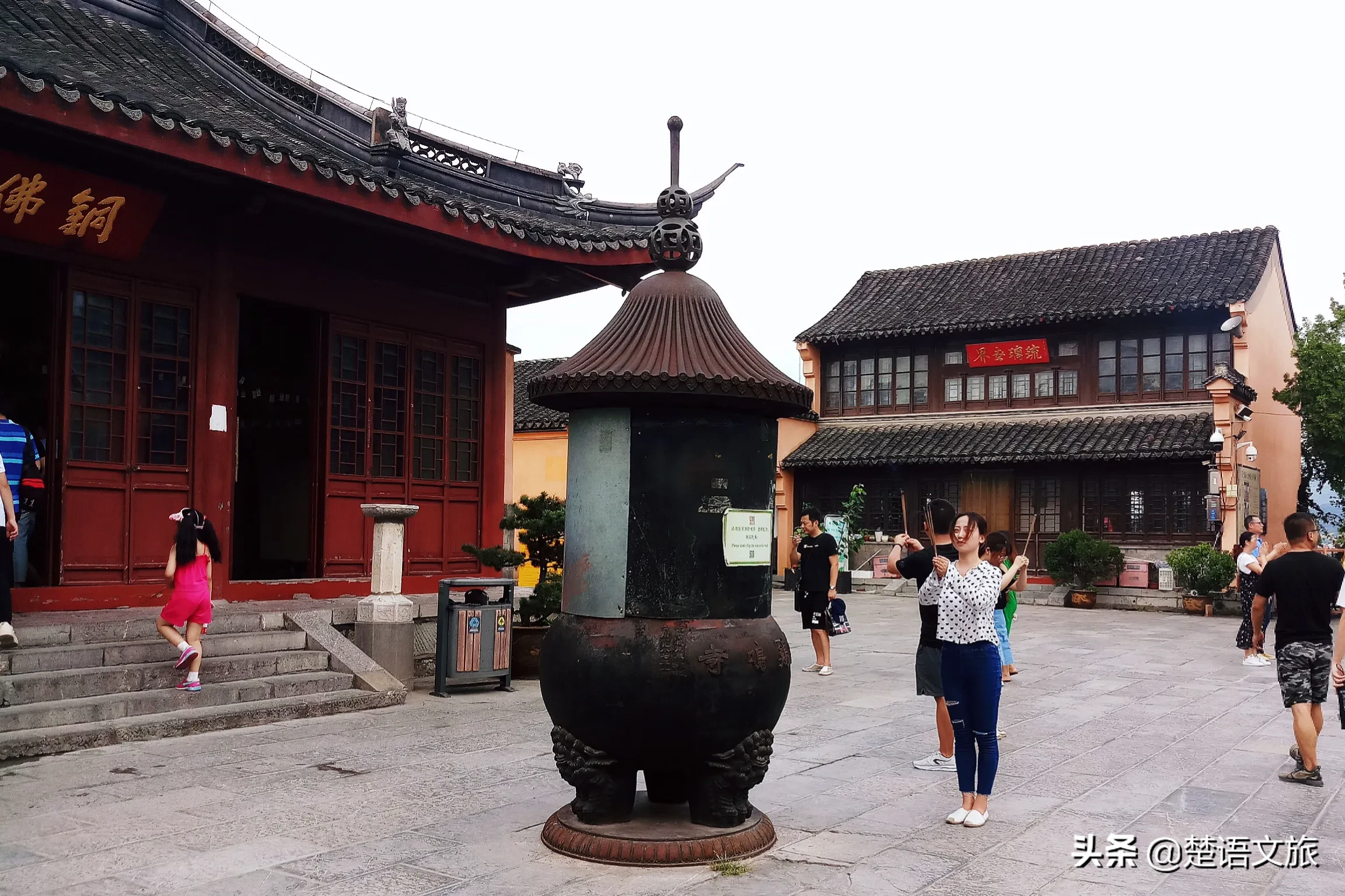 南京这座寺院，号称南朝四百八十寺之首，求签拜佛的居然多为美女