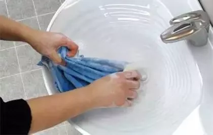 衣服不用洗，一泡就干净！73岁老人研发洗衣神器，颠覆洗衣方式