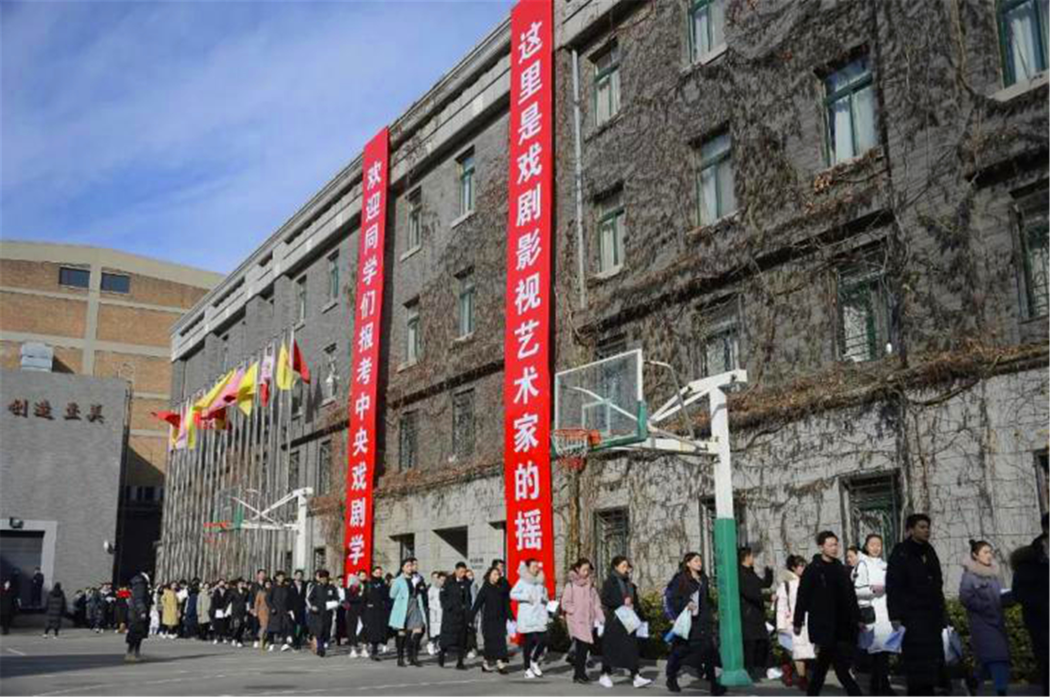 中央戏剧学院VS上海戏剧学院：两大艺术高等院校，谁实力更强大？