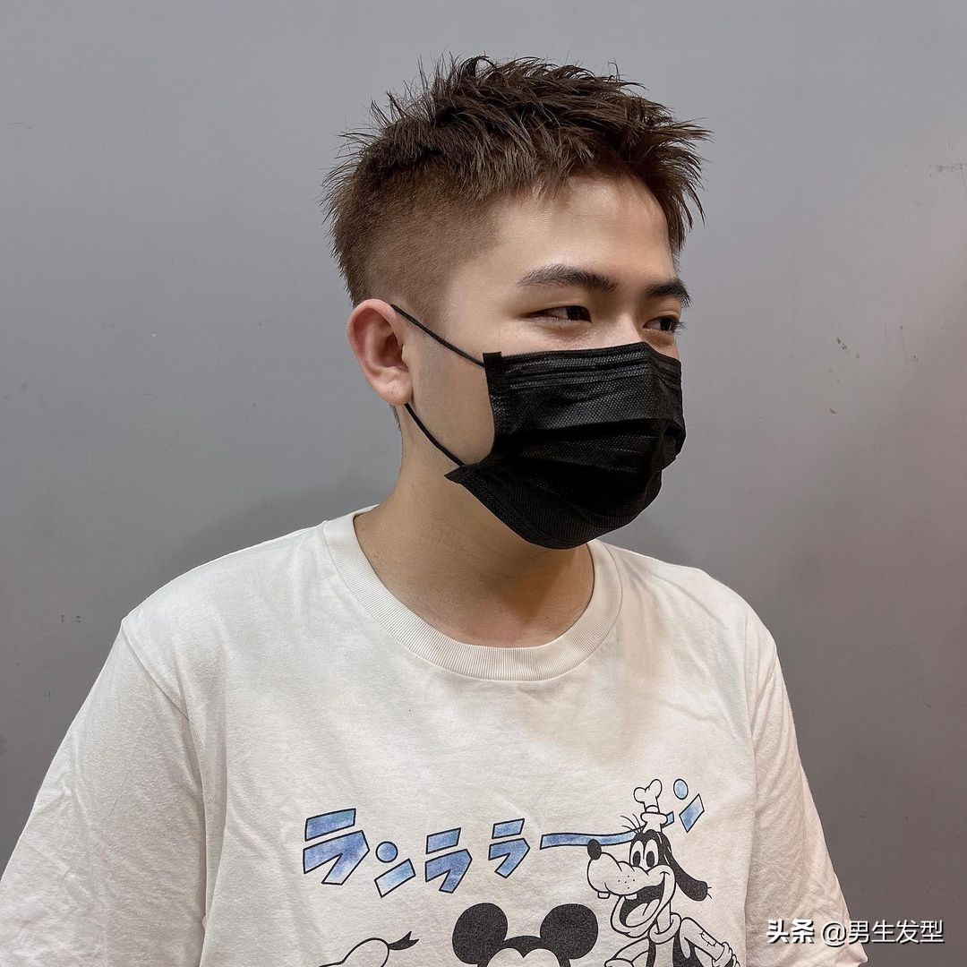男生留什么发型好看 男生清爽短碎发-诚智百科网