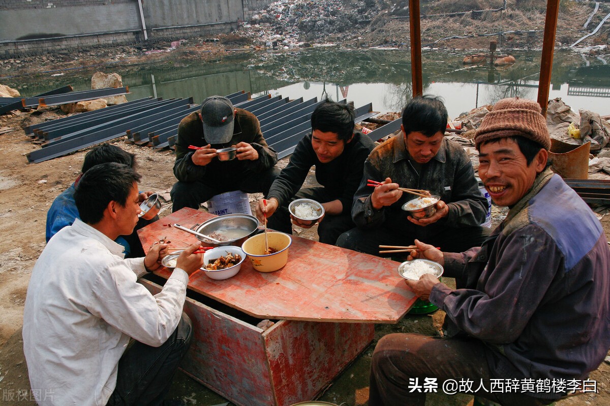 男人没钱没本事会有多惨？中年大叔酒后吐真言，妻离子散不为过