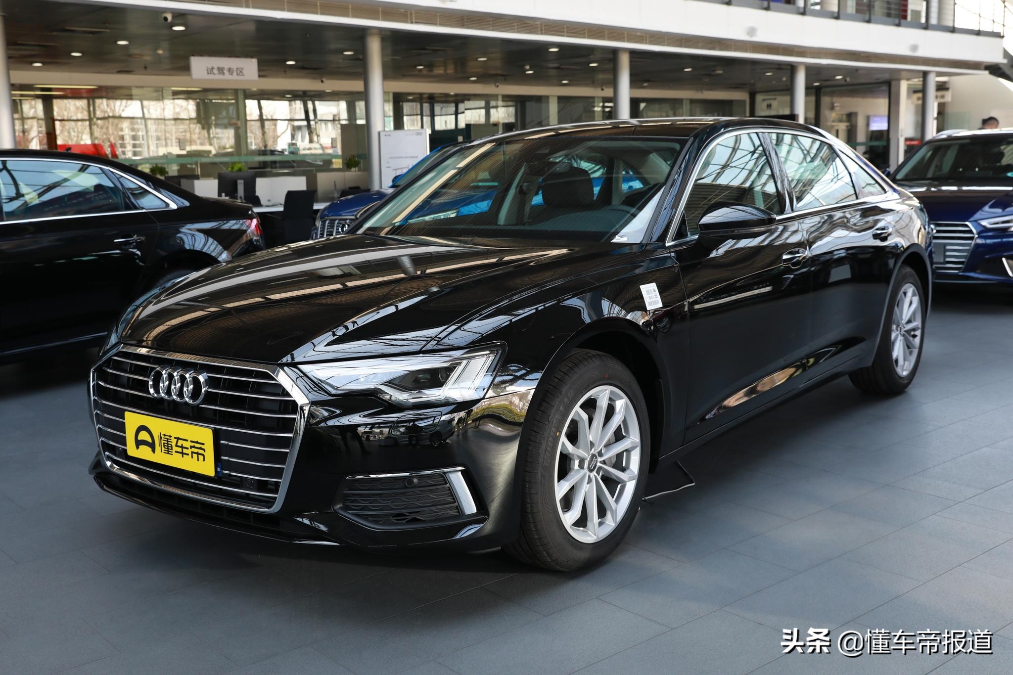 新车｜双连屏内饰设计，预计2023年发布！新款宝马5系谍照
