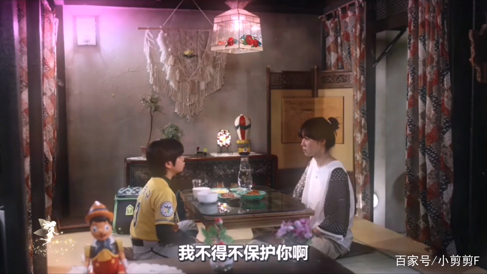 当骆驼绽放时，聪明的孩子说颜色。