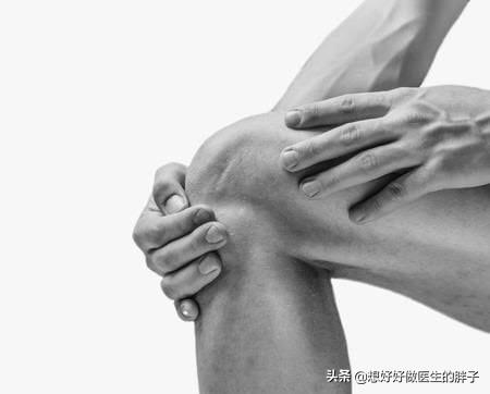 膝盖发酸、发痛，核磁仅有少量积液，到底该咋办？医生详细告诉您