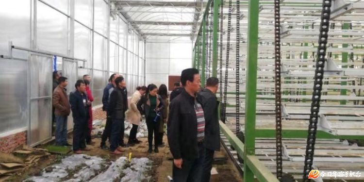 華容50名農(nóng)機(jī)手學(xué)開(kāi)“飛機(jī)”……