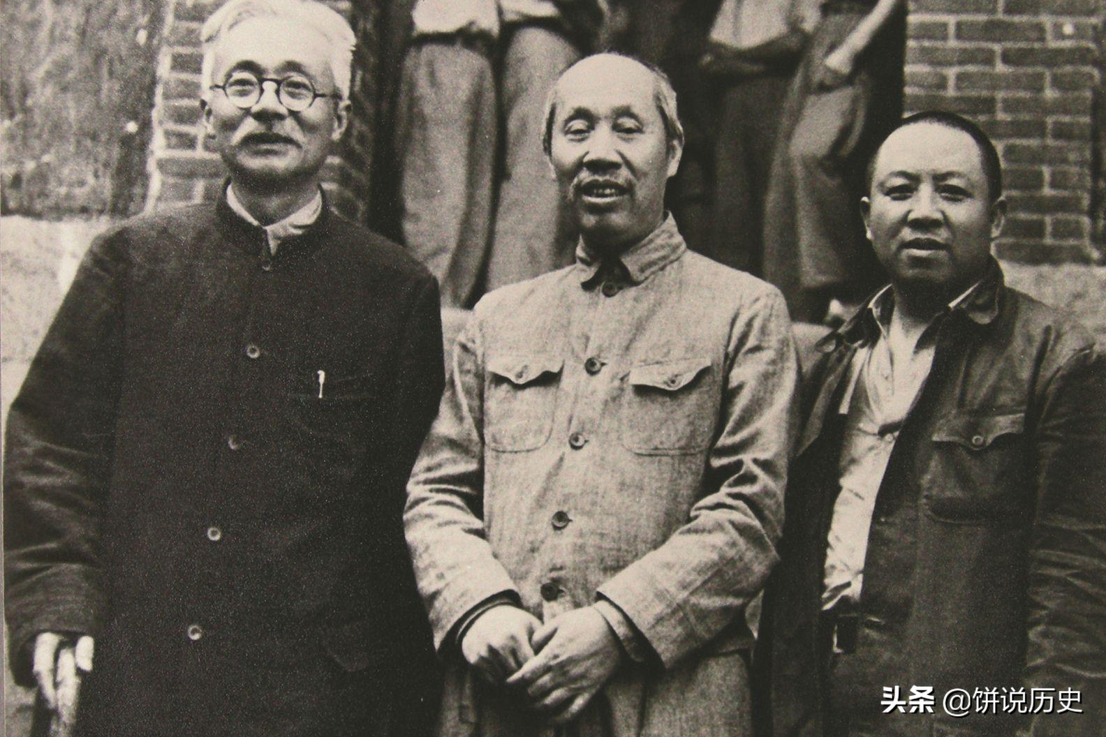 1942年，送报童无心说漏嘴，惊惧的周恩来执意决定：我要出院