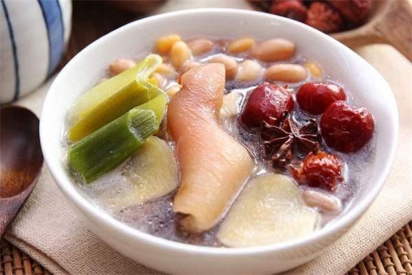 新妈妈回奶了该怎么追奶呢？宝妈吃哪些食物可以帮助催乳呢？