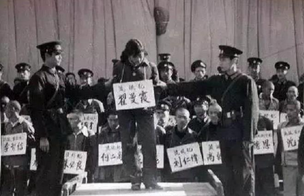 1983年，河北一辆公交车旁发生血案，为何事后却有50多人被枪决？