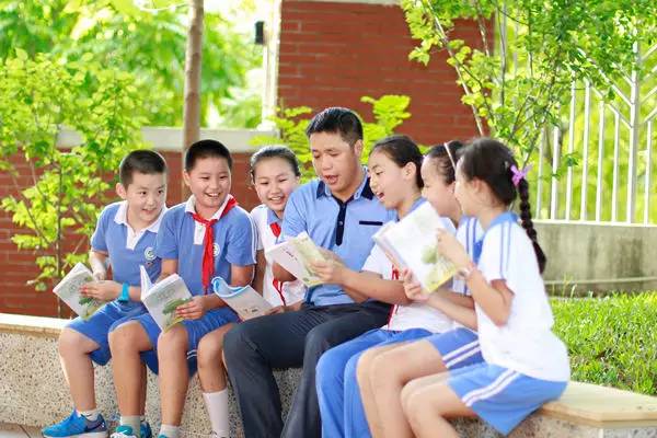 义务教育不是免费的吗？家长质疑学校乱收费，晒收费单引网友热议