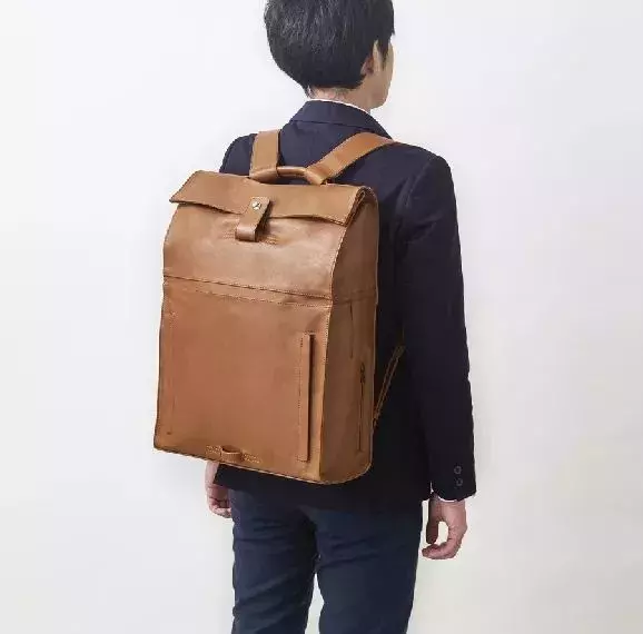包包丨与冬天绝配的「皮革包」，去这些品牌里选