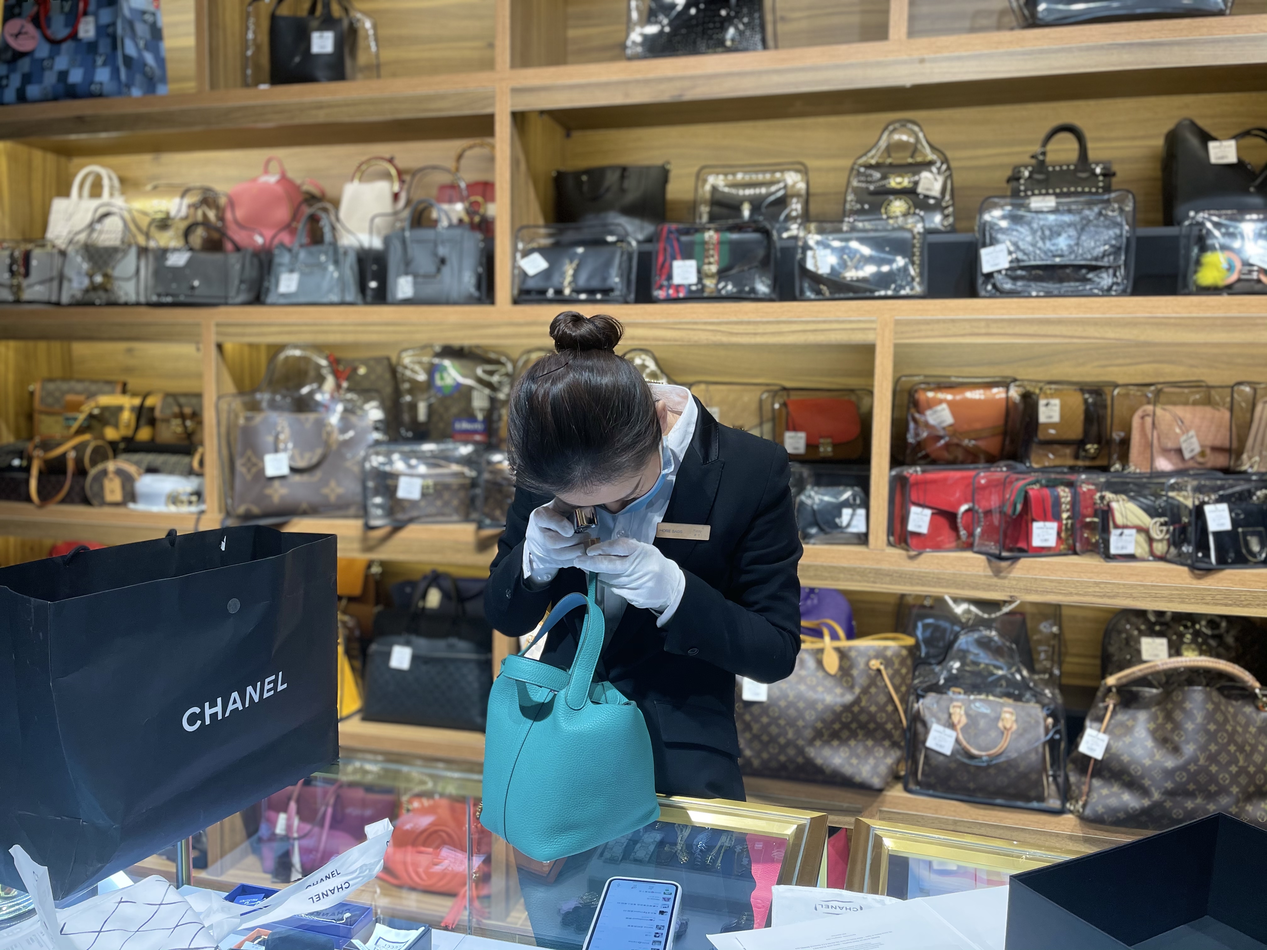 石家庄“90后”空姐辞职开中古店，年销售额高达2000万元