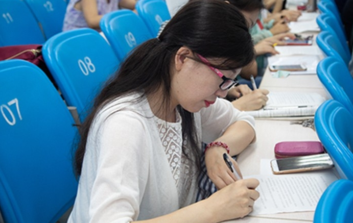 双减过后，教育部又下发“新通知”，这是又允许在职教师补课了？