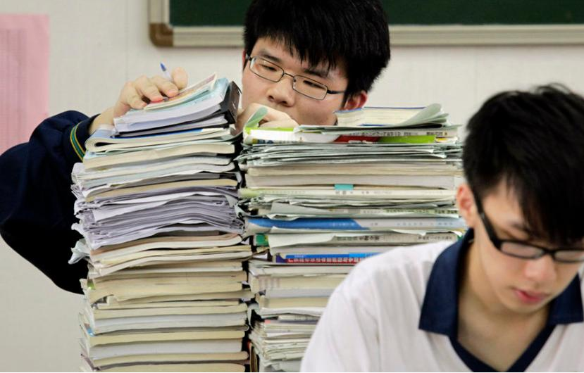 高考录取率那么高，高中生依然“压力山大”，老师：并非心态问题