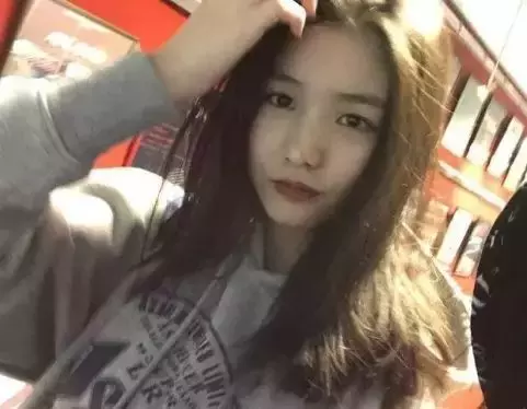 汪峰女儿小苹果近照曝光,14岁打扮精致成熟,气质神似章子怡
