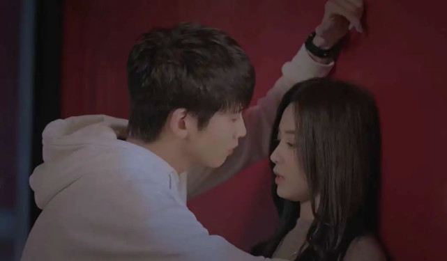 这是吻戏最多的一部剧了吧，男主陈宥维才23岁，难为他了