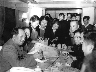他是毛主席的专职厨师，做饭22年深受重视，为何从不敢与人交谈？