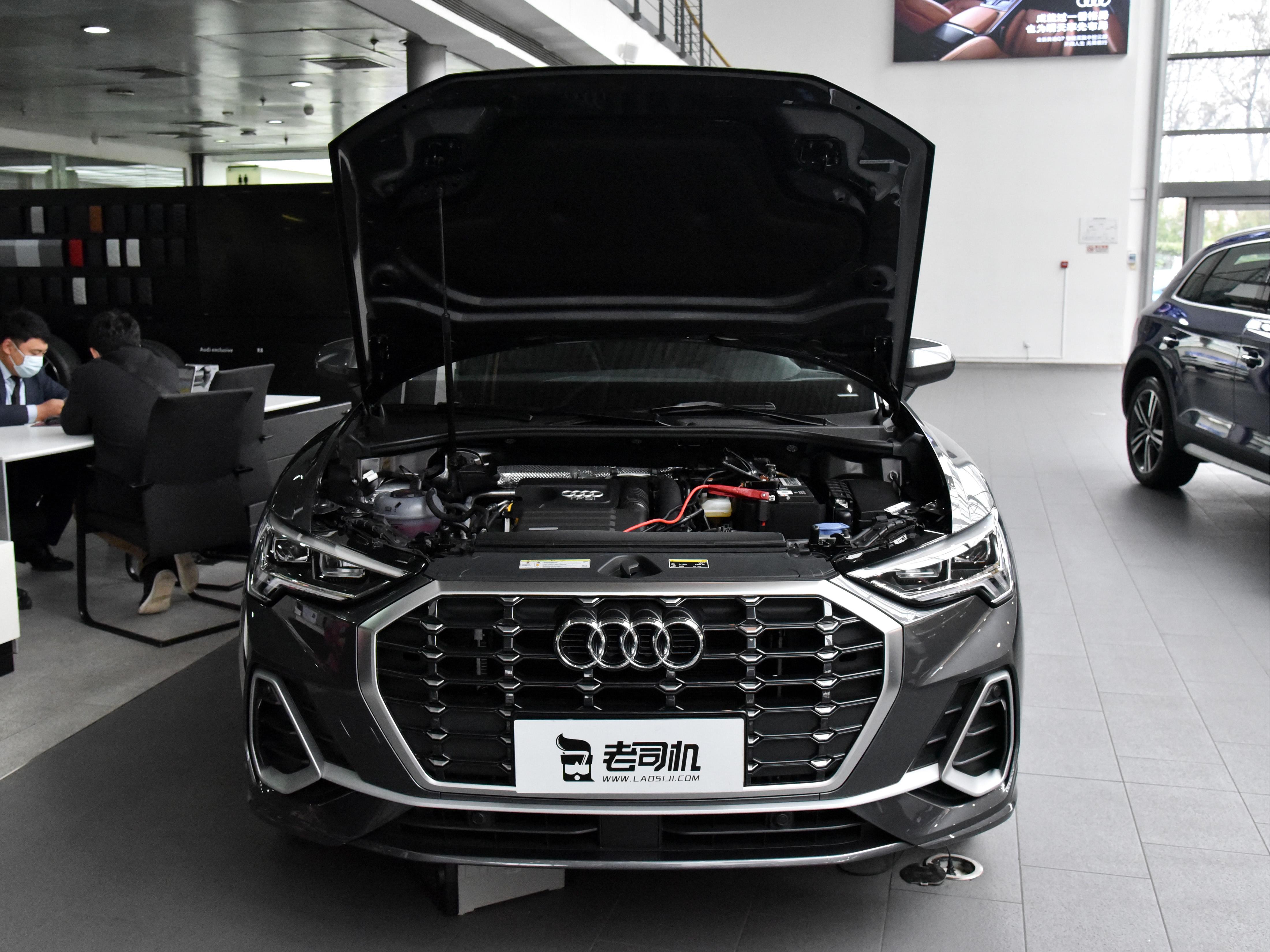 入门级豪华SUV选谁好？奥迪Q3有颜有趣，百公里油耗6.7L