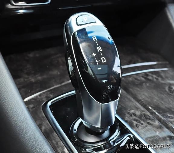 售价70万勇气过人，起亚K9 3.8L V6实拍，玩高配置却吃力不讨好