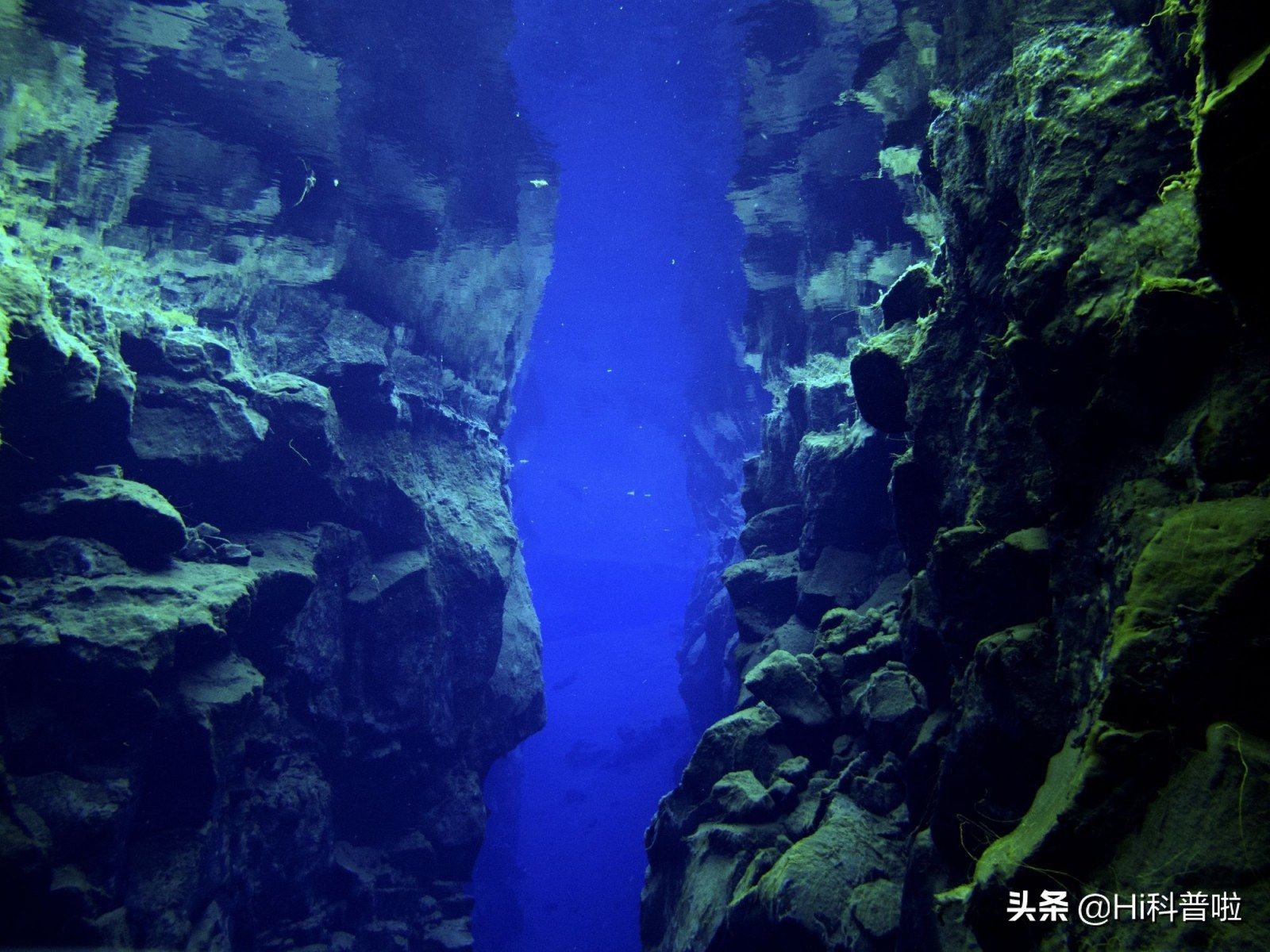 流入大海泥沙去哪了，它们凭空消失了？原来地球已被一条裂缝隔开