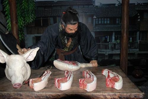 张飞有肉不卖,关羽打抱不平,二人的言行对我们有什么启示?