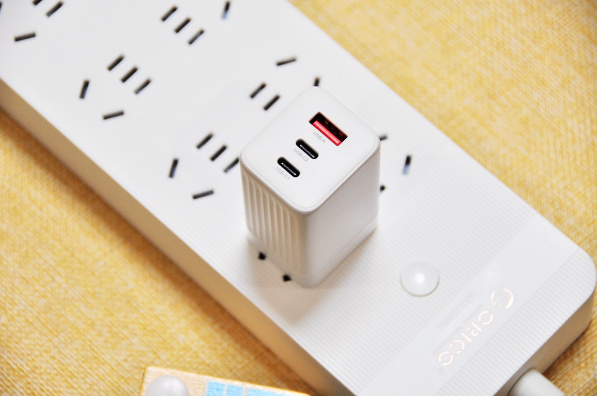 差旅电子党的福音，ORICO奥睿科65W氮化镓3口充电器