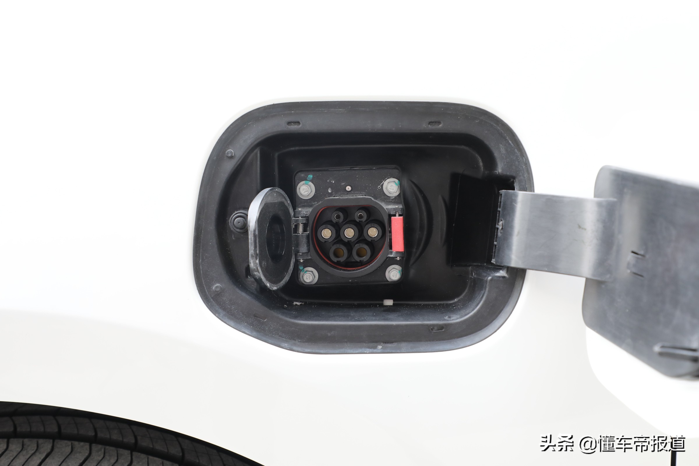 新车 | 新势力中的新面孔，实拍解析摩登Modern in，定位紧凑型SUV