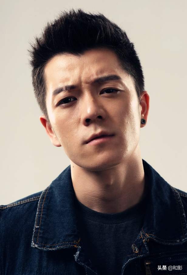 彭于晏孙红雷王栎鑫周润发这张《上海滩》经典照片,靓仔发哥有美人尖