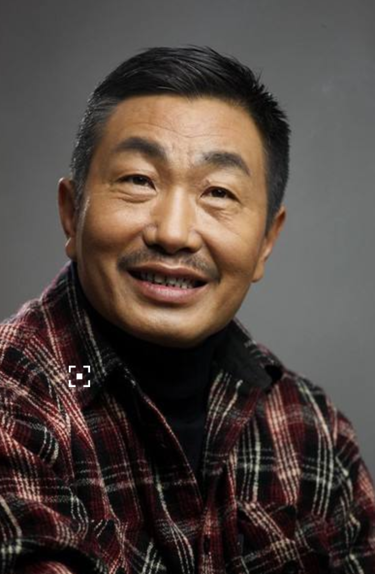 "爸爸专业户"杜源:娶了4岁就认识的姑娘,老戏骨中最深情的人