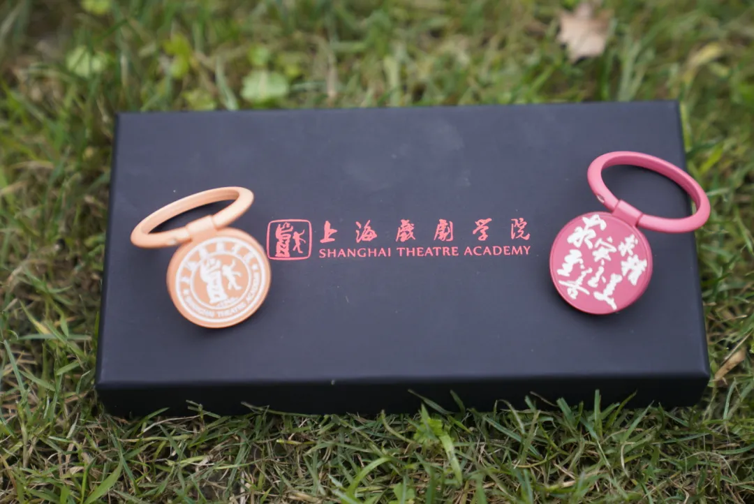 毕业快乐！沪上39所院校的毕业礼品，你最心仪哪种？