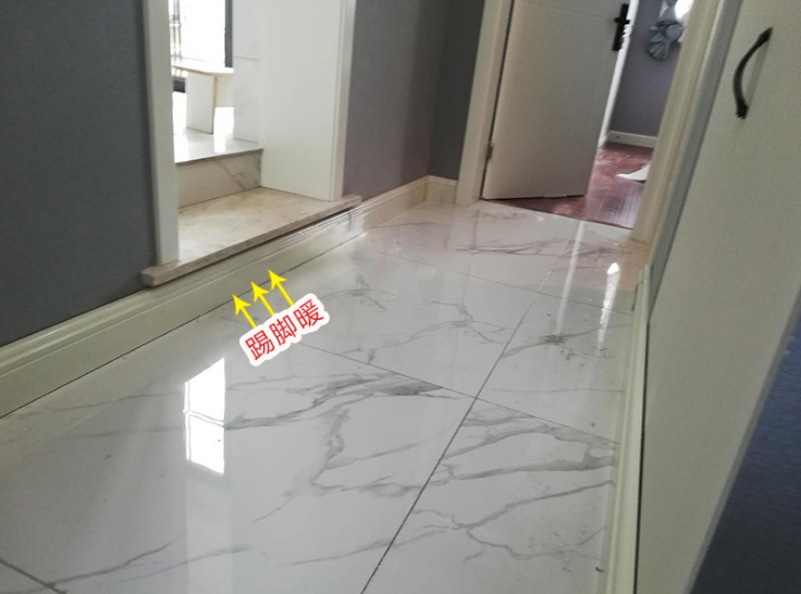 很多人家里都不安地暖了，改用踢脚暖，比地暖安装简单，升温还快