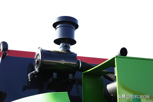 滿足秸稈打捆回收需求，中國收獲4LZ-7自走輪式谷物聯(lián)合收割機(jī)