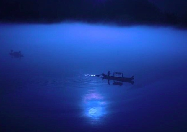 李白夜游洞庭湖，写下史上最美的一首诗，短短4句令人心醉