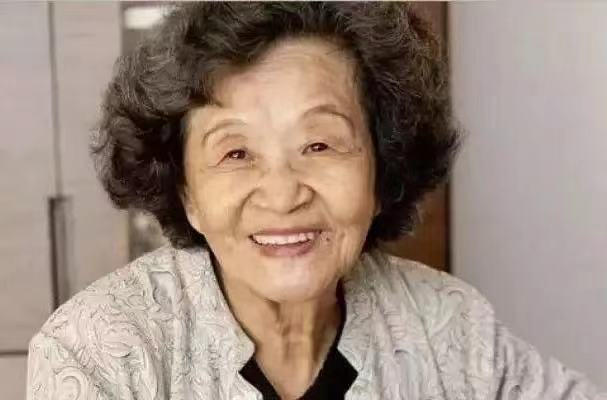 巫漪丽个人资料(巫漪丽和丈夫离婚后) - 散下步