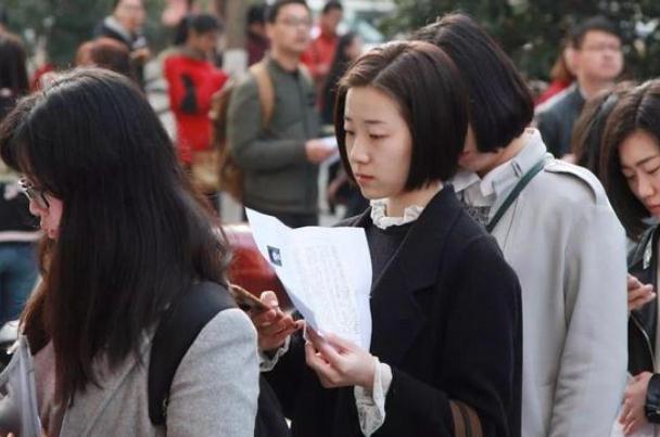 為啥不建議三無家庭學生考公？背后的心酸，只有過來人才明白