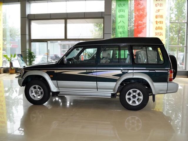 猎豹硬派越野6481,虽然内饰一般,但车身非常出色