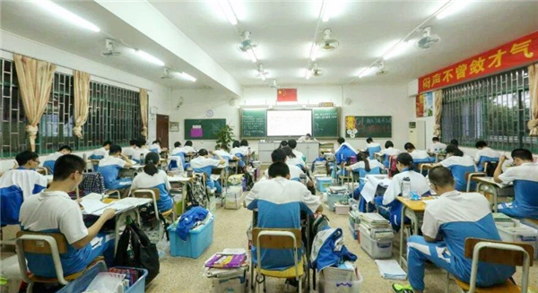 11年前还没高考，便被清华降60分录取的四川女孩，考了多少？