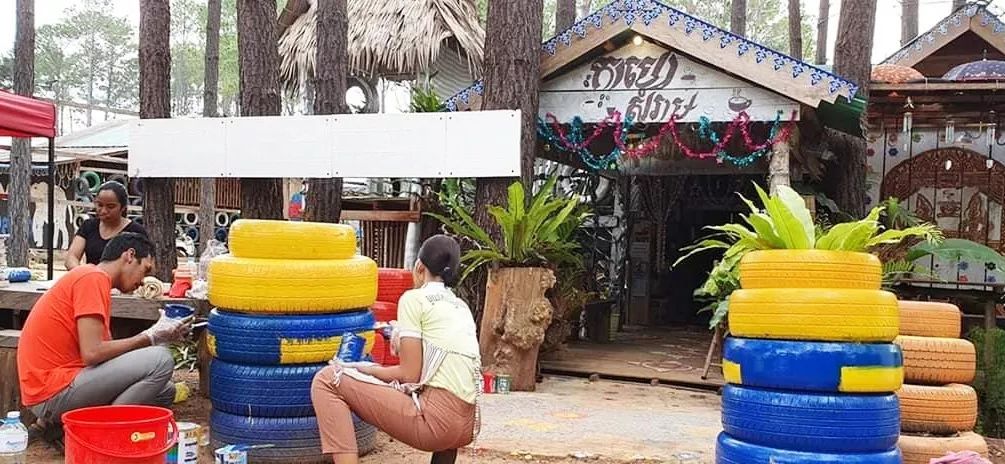 捡破烂交学费，用废品造学校？他建了一所垃圾学校，拯救无数孩子