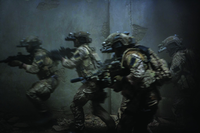 “海豹突击队”SEAL Team充满了你对特殊部队的各种想象。