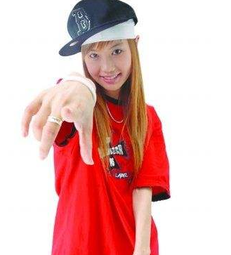 2010年,超女王贝携母整容命丧手术台,母亲私下和解的一幕耐人寻味