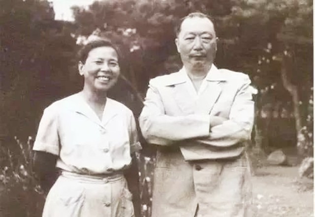 49年新中国成立后，十大元帅夫人担任什么职务，1955年有几人授衔