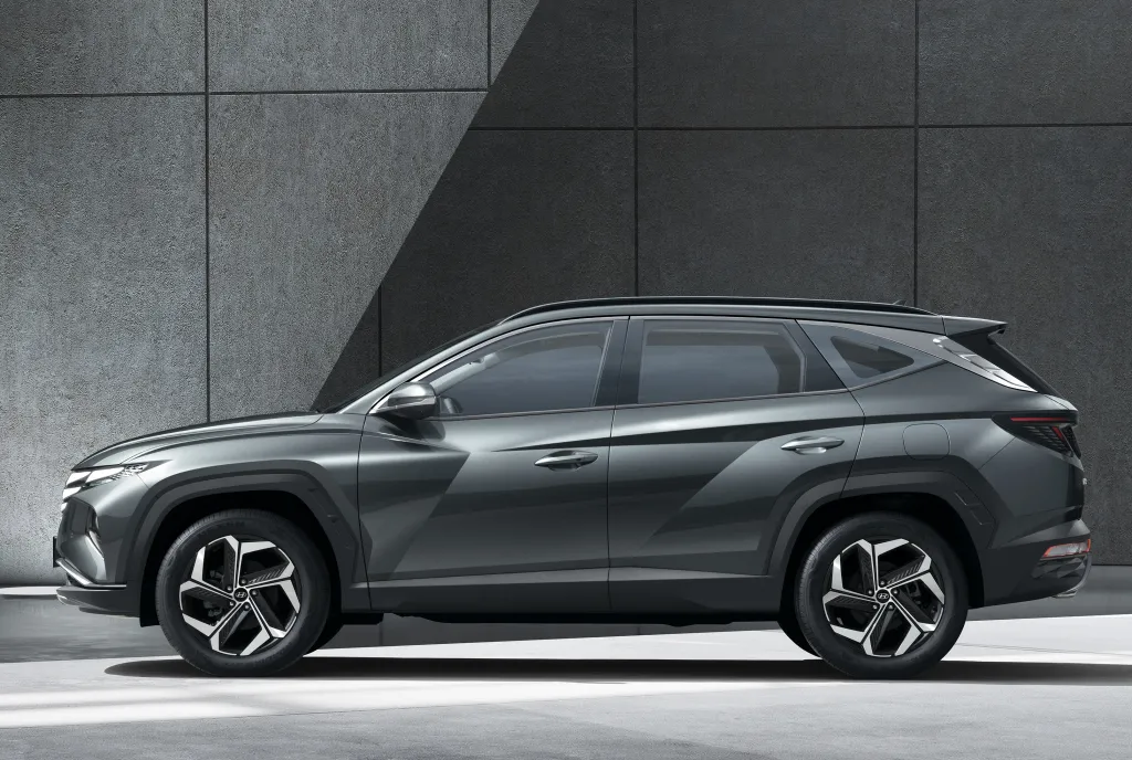 两款轴距超2.7米的紧凑型SUV,现代途胜L和日产奇骏怎么选?