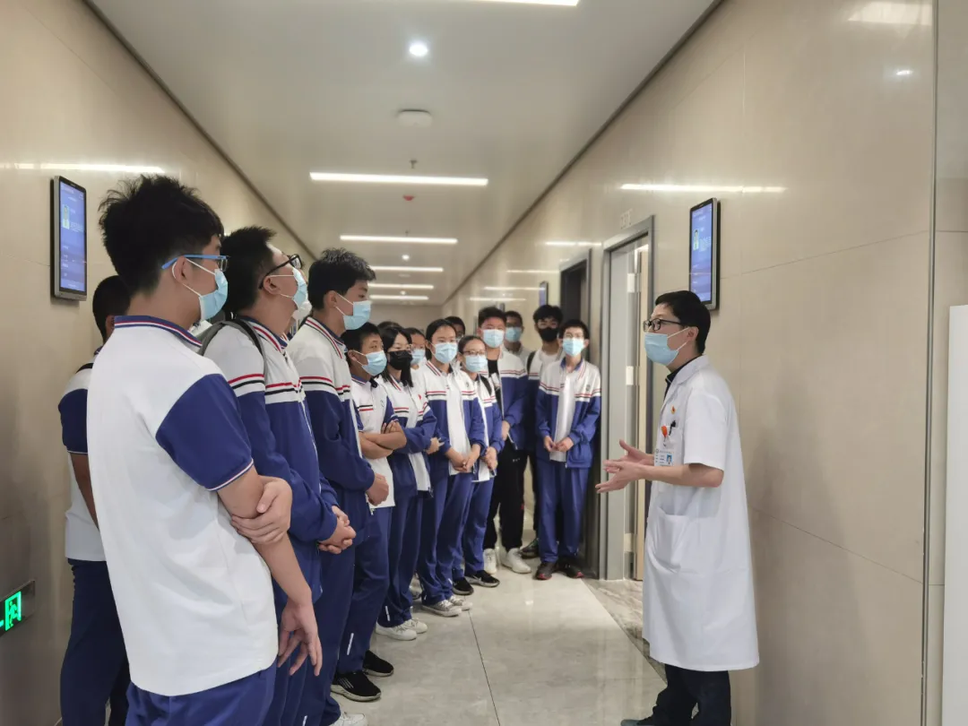 市实验学校高二学生到淄博市中医医院东院区体验中医药文化