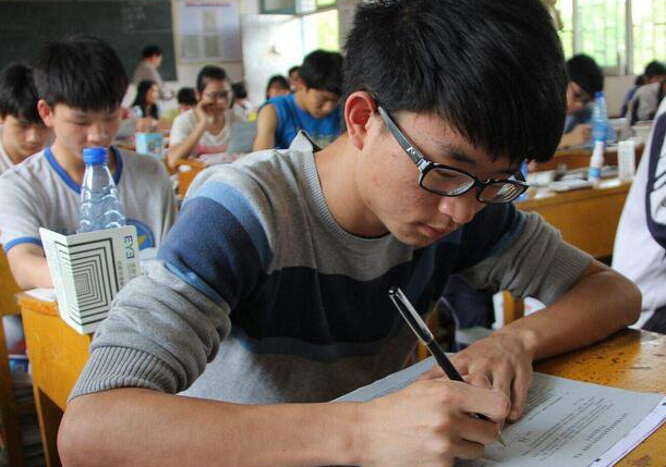 2021年高考语文落幕，各地高考作文出炉，哪个省份作文难度大？